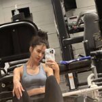 Emmie Reis Instagram - 那個， 我當男生是不是有點帥？😏 可甜可鹹的真是… 雖然我最愛還是炸的🍟 （p.s.吃炸的才不會胖！ 吃精緻糖跟澱粉才會， 所以炸雞請放心吃然後那個脆皮可以撥下來給我謝謝） #workout