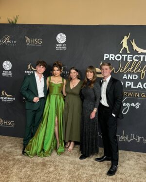 Emmy Perry Instagram - What a beautiful night celebrating the remarkable legacy of Steve Irwin and his dedication to wildlife conservation. His infectious passion for wildlife and wild places have been passed on to his inspirational family @terriirwincrickey @bindisueirwin and @robertirwinphotography who live it and share it with the world who I love and have the honor of calling my dear friends. Thank you for continuing to inspire us all to make a difference! I will forever be a #proudwildlifewarrior 💚🐊
