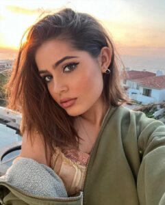 Emmy Perry Instagram - Winter Sunsets in Cali!!! 🌅 . . . . . . . . . . . #explore #explorepage #sunset #coquette #lanadelrey #summervibes