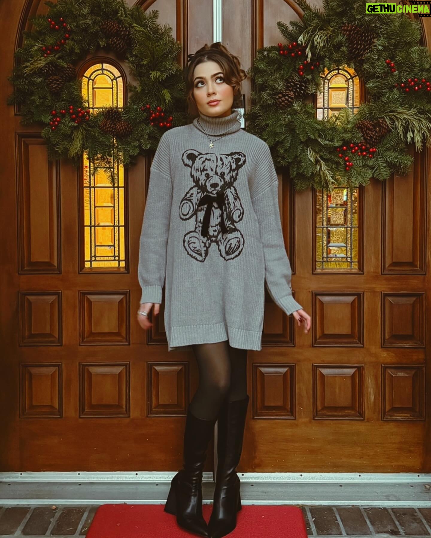 Emmy Perry Instagram - 🧸🖤sweater weather🖤🧸 . . . . . . . . . . #christmas #teddyfresh #holiday #holidayseason #fall #teddybear #sweaterweather #fashion #sweater #fashionblogger #ootd #explorepage #explore #vintage #couquette