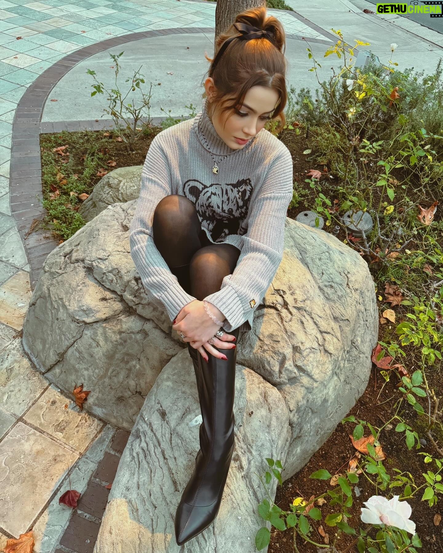 Emmy Perry Instagram - 🧸🖤sweater weather🖤🧸 . . . . . . . . . . #christmas #teddyfresh #holiday #holidayseason #fall #teddybear #sweaterweather #fashion #sweater #fashionblogger #ootd #explorepage #explore #vintage #couquette