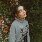 Emmy Perry Instagram - 🧸🖤sweater weather🖤🧸 . . . . . . . . . . #christmas #teddyfresh #holiday #holidayseason #fall #teddybear #sweaterweather #fashion #sweater #fashionblogger #ootd #explorepage #explore #vintage #couquette