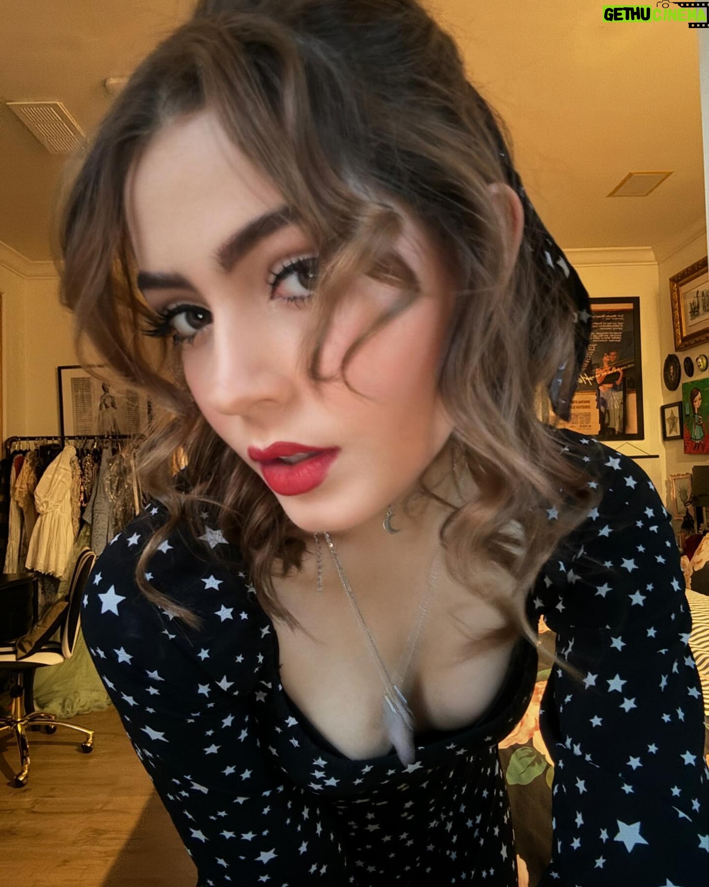Emmy Perry Instagram - 💋🖤Hard Candy Christmas🖤💋 . . . . . . . . . . . . #explorepage #explore #dollyparton #vintage #vintagestyle #vintagefashion #retro #coquette #makeup #christmas #holiday #holidayseason
