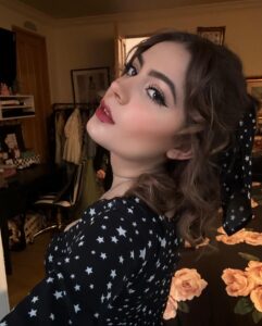 Emmy Perry Instagram - 💋🖤Hard Candy Christmas🖤💋 . . . . . . . . . . . . #explorepage #explore #dollyparton #vintage #vintagestyle #vintagefashion #retro #coquette #makeup #christmas #holiday #holidayseason