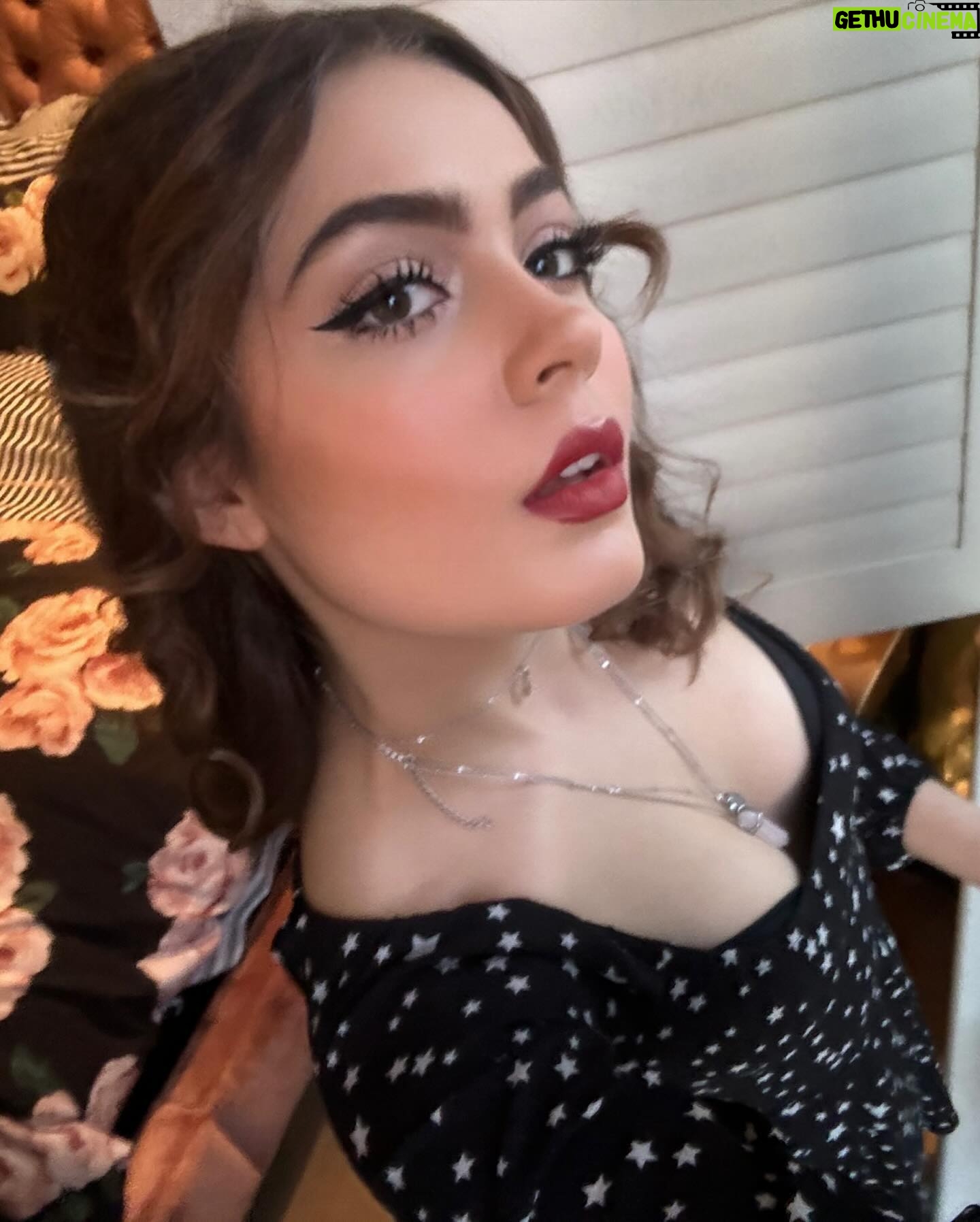 Emmy Perry Instagram - 💋🖤Hard Candy Christmas🖤💋 . . . . . . . . . . . . #explorepage #explore #dollyparton #vintage #vintagestyle #vintagefashion #retro #coquette #makeup #christmas #holiday #holidayseason