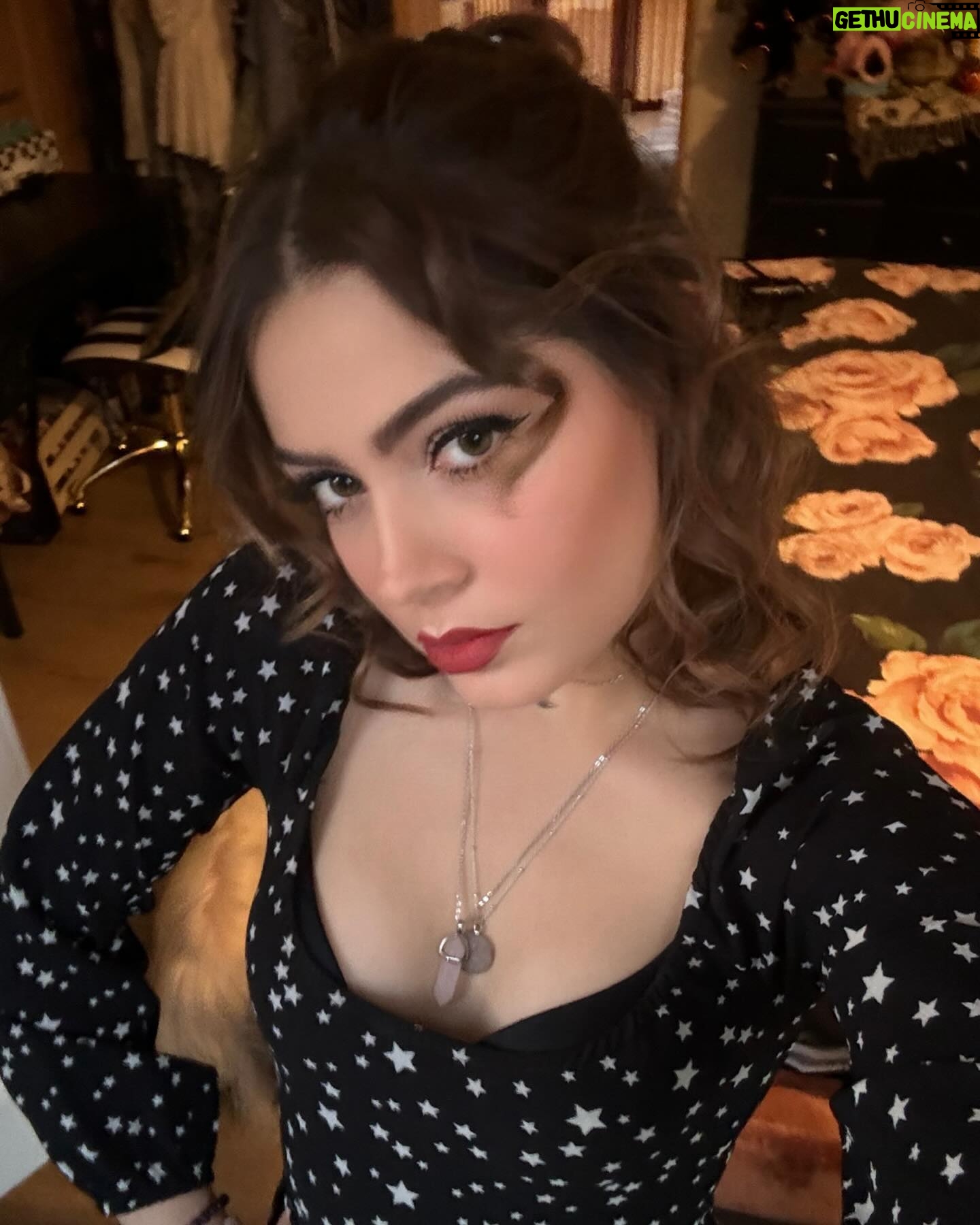 Emmy Perry Instagram - 💋🖤Hard Candy Christmas🖤💋 . . . . . . . . . . . . #explorepage #explore #dollyparton #vintage #vintagestyle #vintagefashion #retro #coquette #makeup #christmas #holiday #holidayseason