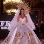 Endi Demneri Instagram – Patëm nderin dhe fatin e madh të shfaqnim një Brand Shqiptar në pasarelat e Parisit! Java e modës në kryeqytetin francez është një eveniment tejet i rëndësishëm, ndaj ndihemi krenarë që prezantuam krijimet “Frida, Xhoi & Xhei” në vendin ku e bukura mbizotëron!

Ne jemi “FRIDA, XHOI & XHEI”!

The Westin Paris —Vendôme

We were honored and lucky to present an Albanian brand on the catwalks of Paris! The fashion week in the French capital is a very important event, so we are so proud to present “Frida, Xhoi & Xhei” creations in the place where beauty prevails! 

We are “FRIDA, XHOI & XHEI”!

The Westin Paris —Vendôme

#pfw #fridaxhoiandxhei2024 #fridaxhoiandxhei2025 #fridaxhoixheicouture✨ #handmade #fridaxhoiandxheicollection #sallonfrida💋👑 #pfw  @thewestinparis @fashionweekstudioofficial @juxhinkurti @sami.leka @royaldelezaj  @ermir_begeja @sallonfrida @frida_xhoi_xhei