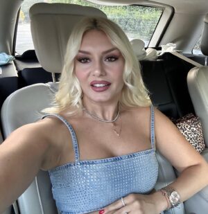 Enise Ütük Instagram - Ruhları güzel arkadaşlarım iyi ki varsınız, çok güzel bir geceydi. 🤗💞🥳