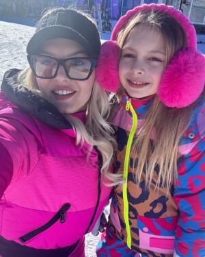 Enise Ütük Instagram - Pembeli birgün oluyordu 💞🤗✨
Styling @gozdeutukcelebi 😁💞🙏🏻
