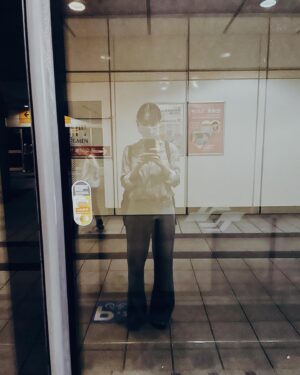 Enno Cheng Instagram - 用捷運穿搭系列跟5月說再見。這個月的所有沈潛和消化，都終於在昨天晚上集結成一首新歌。好！