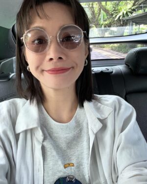 Enno Cheng Instagram - 新加坡

1.捷運穿搭系列
2.亞坤的咖椰好扯⋯⋯
3.真的好好吃⋯⋯
4.林克如果一直增加❤️就爬不上去了
5.歪頭鴿
6.訪問日戴了喜歡的眼睛（剛剛已經改回來了但大家都發現了乾脆又再改回來了）
7.見識新加坡的樓
8.發傳人 胡椒味好重！！
9.李姓同事是長腿辣妹。論跟鄭宜農工作有多辛苦。
10.獅子噴

周邊資訊在限動喔！！！請去看。明天見～