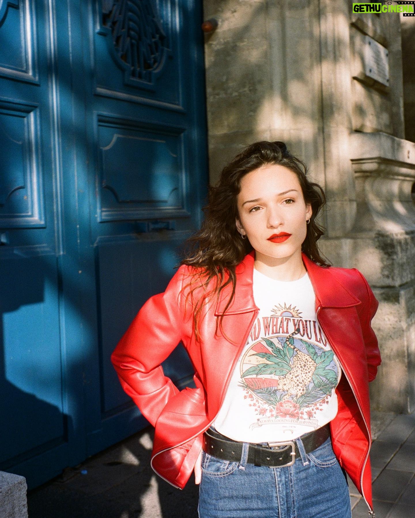 Enola Cosnier - 21.1K Likes - Enfin le soleil…
📷: #olympusSuperzoom140s #portra400