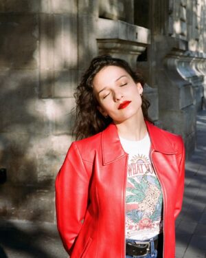 Enola Cosnier Instagram - Enfin le soleil…
📷: #olympusSuperzoom140s #portra400