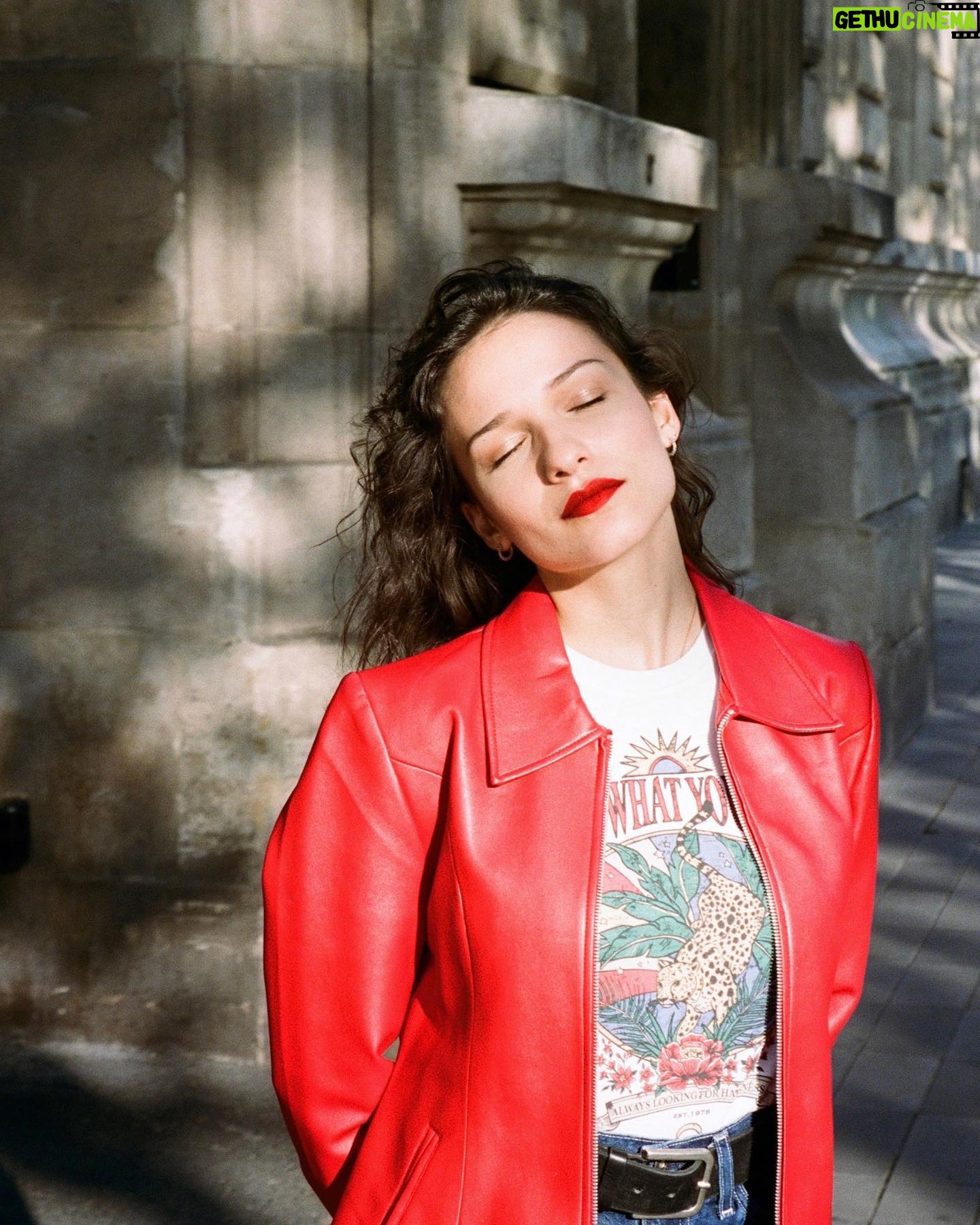 Enola Cosnier - 21.1K Likes - Enfin le soleil…
📷: #olympusSuperzoom140s #portra400