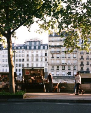 Enola Cosnier Instagram - Enfin le soleil…
📷: #olympusSuperzoom140s #portra400