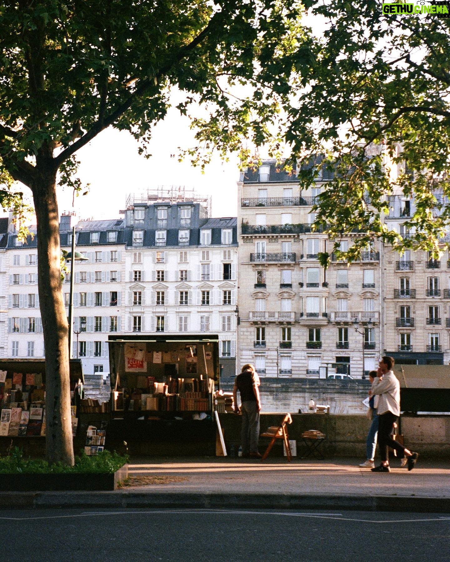 Enola Cosnier - 21.1K Likes - Enfin le soleil…
📷: #olympusSuperzoom140s #portra400