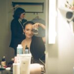 Enola Cosnier Instagram - « Si je te fais un chignon plaqué, puis un brushing, va falloir que je te lave les cheveux à un moment ! » 04/11/2023 - Prime d’ouverture de la Star Academy promo 2023 - Argentique/Portra 400 📸 : @_elisajane_