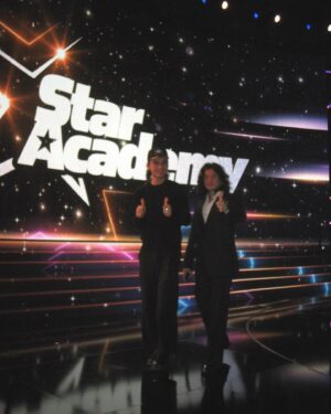 Enola Cosnier Instagram - « Si je te fais un chignon plaqué, puis un brushing, va falloir que je te lave les cheveux à un moment ! » 

04/11/2023 - Prime d’ouverture de la Star Academy promo 2023 - Argentique/Portra 400 

📸 : @_elisajane_