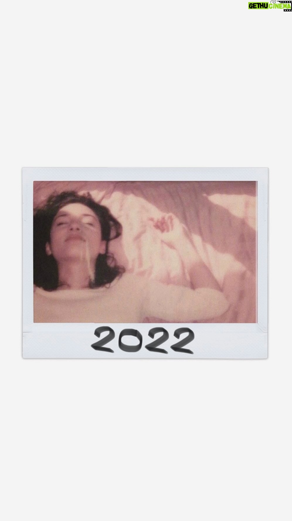 Enola Cosnier - 39.5K Likes - Chère 2022, tu as tout changé…merci 🤍 #2022recap