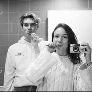 Enola Cosnier Instagram - Tirage Argentique Star Academy 2022 - 1/4 📸⭐️ #Staracademy #argentique #kodakgold200 #olympussuperzoom140s
