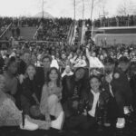 Enola Cosnier Instagram - 1. Mes 22 ans 2. Dire au revoir à ces amis que je chéris tant et que je ne reverrai pas avant 6 semaines 3. Première photo du premier trajet vers THE château, avec la participation active du bus…(sûrement dans un virage) 4. Le show case aux Halles ; chanter avec les copains, vous rencontrer, mesurer notre chance. 5. Les premiers plateaux radio 6. Première partie du concert de Kendji avec Roman 7. Écrire, composer, enregistrer, écrire, composer, enregistrer,…. 8. Mon premier EP « Mémoire d’un été » 9. Ma plus grande force Tout ne fut pas aussi fluide et facile que le permet la magie d’Instagram avec ce carrousel de photo, mais je sais ma chance 🤍 Merci de m’avoir accordé une place dans vos pensées aujourd’hui. La Enola de 12 ans, déléguée de classe, présidente du club de lecture, et qui, l’ego bien gonflé, avait décrété auprès de ses parents que le 14 octobre était le jour le plus important de l’année, est pleinement satisfaite ! De mon côté, je suis extrêmement reconnaissante et c’est mon cœur qui est bien gonflé. À cette année, et à mes 23 ans ! Je vous embrasse fort, Enola ⭐️