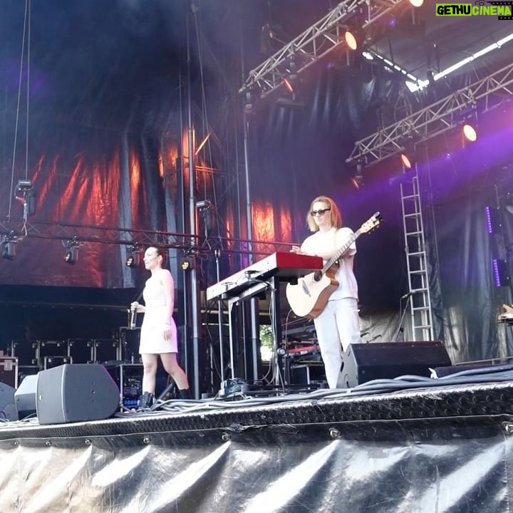 Enola Cosnier - 20.5K Likes - Premier festival, première « première partie », première scène de « Belle et douce » ✨
Encore merci à @marignyevenement de m’avoir fait confiance 🤜🏼🤛🏼