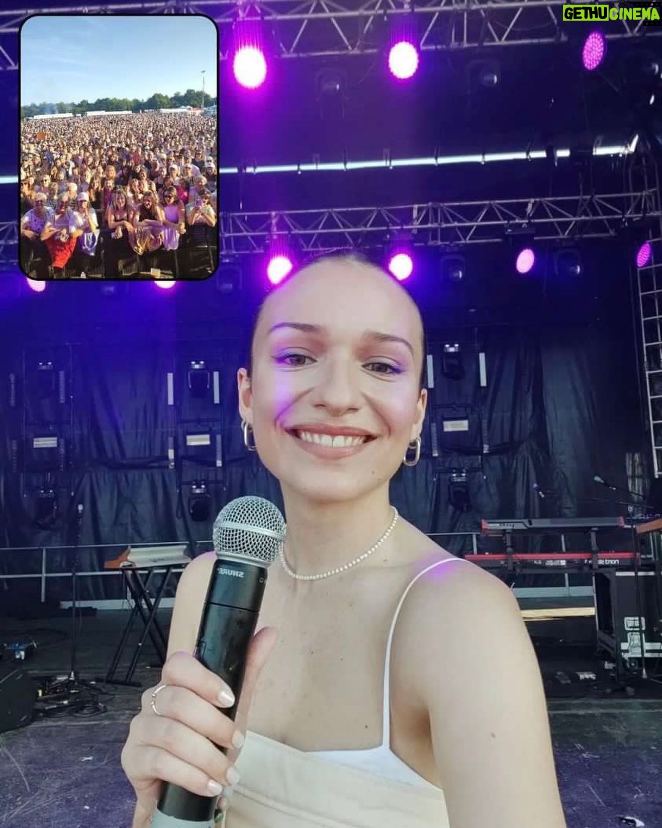 Enola Cosnier - 20.5K Likes - Premier festival, première « première partie », première scène de « Belle et douce » ✨
Encore merci à @marignyevenement de m’avoir fait confiance 🤜🏼🤛🏼