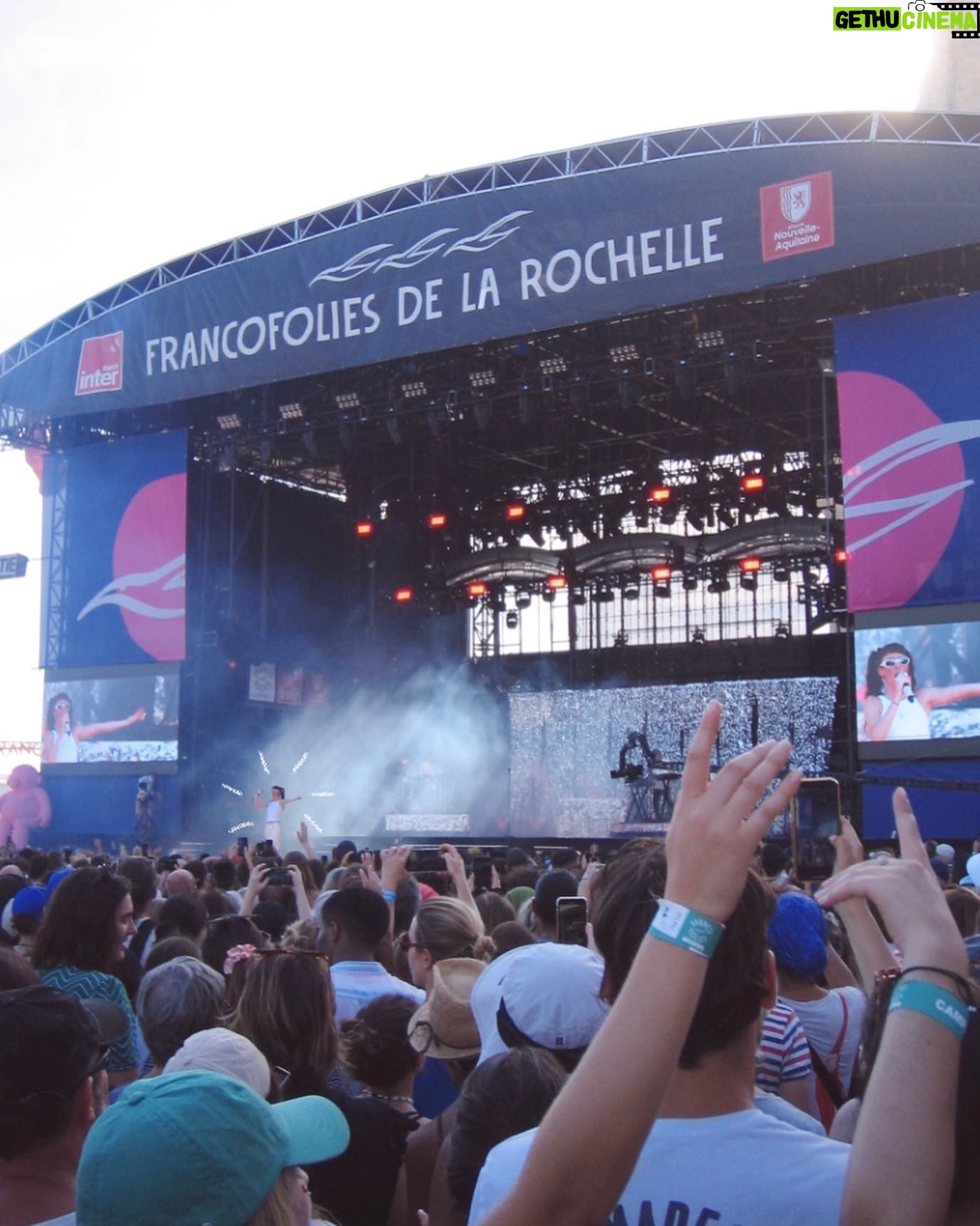 Enola Cosnier Instagram - La Rochelle, tu es belleš¤ #larochelle #francofolies2022 #poupie #janie #summer2022