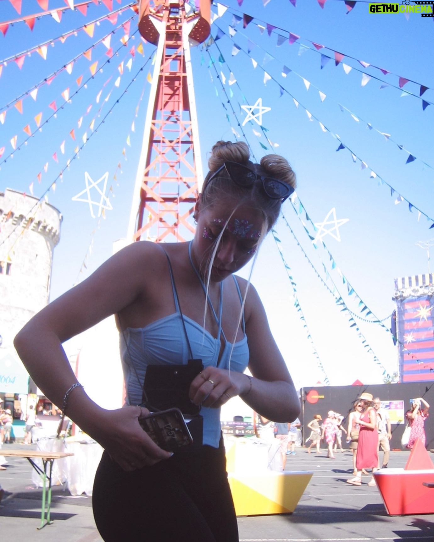 Enola Cosnier Instagram - La Rochelle, tu es belleš¤ #larochelle #francofolies2022 #poupie #janie #summer2022