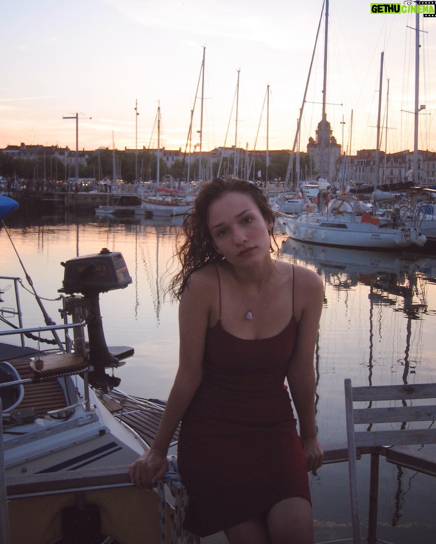 Enola Cosnier Instagram - La Rochelle, tu es belleš¤ #larochelle #francofolies2022 #poupie #janie #summer2022