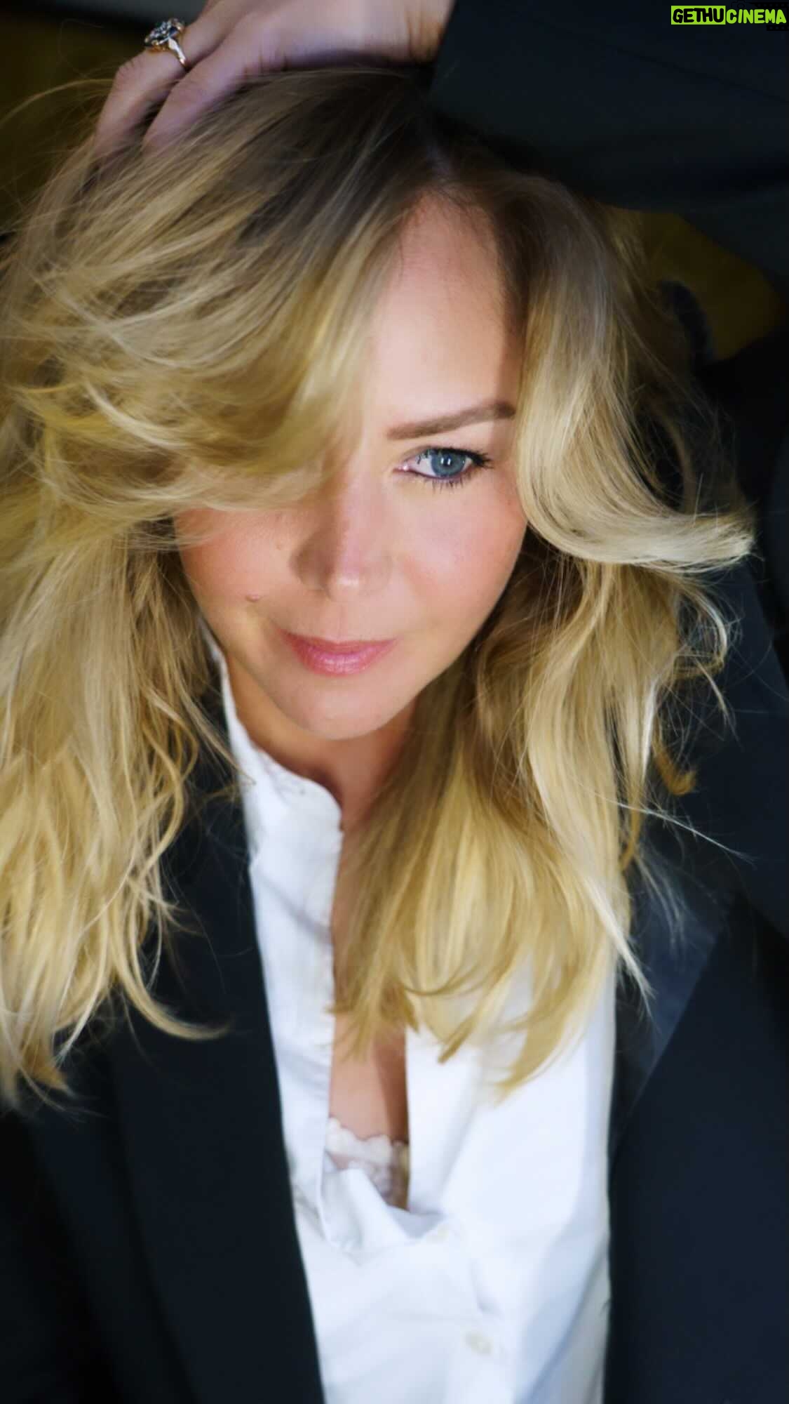 Enora Malagré Instagram - Je regarde 2022 avec beaucoup de gratitude 🙏🏼💓, 2023 s’annonce phénoménale 😉
