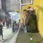 Enora Malagré Instagram – Cette fois nous sommes partis dans la favéla de Rocinha pour rejoindre Michel ( @moreira.capitao ) ( sa photo est à la fin de ce Reel) qui , avec son sourire et sa détermination , organise tous les dimanches depuis 5 ans , des battle de rap pour les jeunes ,dans le skate parc historique de cette favéla . Et oui , pour y accéder , ç est à moto et sans casque , vous imaginez bien que j’ai rien osé dire ahahah 😉😉💚💛💙. 🙏🏼 @rodaculturalrocinha