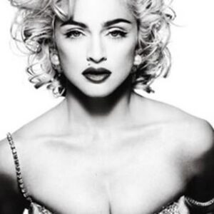 Enora Malagré Instagram - Hier soir , j’étais au #celebrationtour de @madonna . Je retiendrai cette date , le 13 nov 2023 , une belle façon de célébrer la vie en hommage à nos disparus du bataclan et de nos terrasses de café de 2015 ... la reine Madonna les a d’ailleurs évoqué élégamment sur scène . La reine , the mother , notre hyper femme , notre hyper icône féministe qui nous a livré un concert immense et émouvant . Cette femme qui m’a tant inspirée et qui joue la bande son de ma vie depuis 37 ans . Notre bande son . Quelle chance j’ai eu j’ai eu d’avoir eu  pour modele cette femme libre , militante et sublime , la dernière icône pop , le dernier témoin d’une époque où  le « trop «  c’était le minimum . Alors like a prayer touch for the very first Time je vogue sur the party et vous laisse le mot de la fin : quel est votre morceau préféré de la madonne éternelle ?