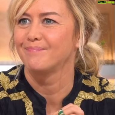 Enora Malagré Instagram - « 40% des femmes qui traversent leur pays pour arriver en France subissent des violences sexuelles et physiques » Un constat alarmant qu’Enora Malagré aborde aujourd’hui sur le plateau du Magazine de la santé. Un passage à (re)decouvrir en replay sur la plateforme de @francetelevisions 🔵 #Sante #Femmes #Migrant #SanteDesFemmes #Violences #ViolencesSexuelles #ViolencesPhysiques