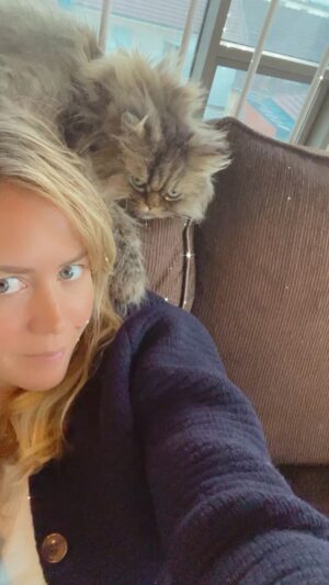 Enora Malagré Instagram - Le petite patte sur l ‘épaule 🥺💓😻
