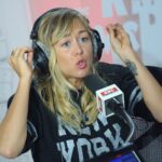 Enora Malagré Instagram – Aujourd’hui c’est la journée mondiale de la radio , le média que je préfère de loin … je n’ai pas pu glisser dans ce carrousel tous mes souvenirs car mine de rien ça fait un peu plus de 17 ans , et oui 17 ans que je travaille à la radio . Une vie en somme . J’ai commencé par faire des voix de pub … et aujourd’hui je fais des selfies avec sylvie Vartan 😂.
😂. Au milieu de tout cela , il y a eu des fous rires , de grandes émotions , beaucoup de travail et surtout une rencontre : cette dernière photo , celle de Fadia Dimerdji qui a changé ma vie . Un soir , elle a sauvée la jeune fille paumée que j’étais en lui proposant du boulot à radio nova … je crois qu’enfin , de là où elle est , elle n’a plus à rougir de moi . Il était temps .. merci tata Fadia et vive la radio !