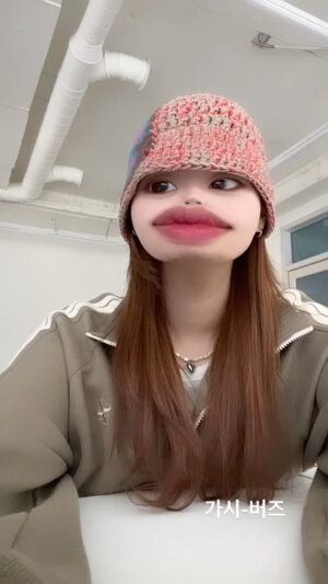 Eom Ji-yoon Instagram - 턱짧은가수