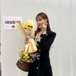 Eom Ji-yoon Instagram - 2023년 마지막 하루까지 행복했습니다❤️ 강심장vs 김동욱피디님 한비인비디님 김미경작가님 김재연작가님 비롯해 모든 제작진분들 감사드려요❤️🍑 @junhyunmoo @131moon_ @tenomahj 덕분에 너무 즐겁고 재밌습니다❤️✌🏻🌸 @kkimji0216 @bin2bin2ay @yoondol_ys @kiimyeseul 덕분에 사람다워져요😀👅 @metacomedy 덕분에 다양한 경험을 합니다!❄️💜⭐️ @imindexfinger 존재만으로도 사랑해❤️ 코미디,예능을 사랑해주시는 많은 시청자 여러분들께 가장 감사합니다😀 새해 복 많이 받으세요