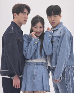 Eom Ji-yoon Instagram - 징그럽게 왜 이렇게 붙는 거야??!?!