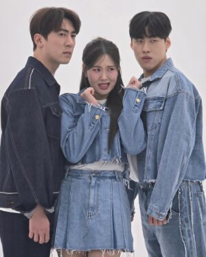 Eom Ji-yoon Instagram - 징그럽게 왜 이렇게 붙는 거야??!?!