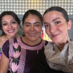 Eréndira Ibarra Instagram - Antes de caminar juntas mañana, nos abrazamos mucho en @decididas.summit Gracias infinitas @decididas.summit las amo, aprendo siempre, me inspiran. Vamos para delante, JUNTAS. #Dia1PhotoDump #hastaTirarloyRecomstruirnos . Pongan 💚💚💚💜💜💜💕💕💕 si nos vemos mañana!