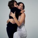 Eréndira Ibarra Instagram - Eréndira Ibarra forma parte de nuestro especial del Día de las Madres. Para la actriz, el reto más grande ha sido la neurodiversidad de su hijo. “Cuando llega un niño neurodiverso, el mundo cambia y la forma en que hacemos las cosas tiene que cambiar también”, nos contó. No te pierdas la entrevista completa en el link de nuestra bio ☝🏻 Foto: @luiscalderonphoto Maquillaje y Peinado: @cmprbeauty Texto: @maitecuesta_ Estilismo: @lupislupismb Producción: @brendafdzu Video y entrevista: @marieela_cr @irving_chaga