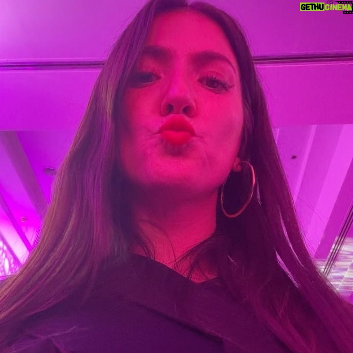 Eréndira Ibarra Instagram - El amor de esta última semana… gracias universo. . . . Les mando besitos y mucho amor… 😘😘😘