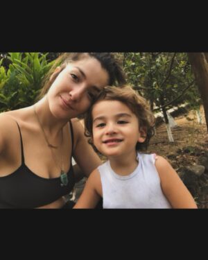 Eréndira Ibarra Instagram - #LaMamaDeRocco
.
El nació y me dio vida a mi. 
.
Soy madre y me sostengo gracias a mi red que cría conmigo. Me siento acompañada y agradecida, GRACIAS INFINITAS ROCCO. 
.
.
#ChamitoCandela #LosMios