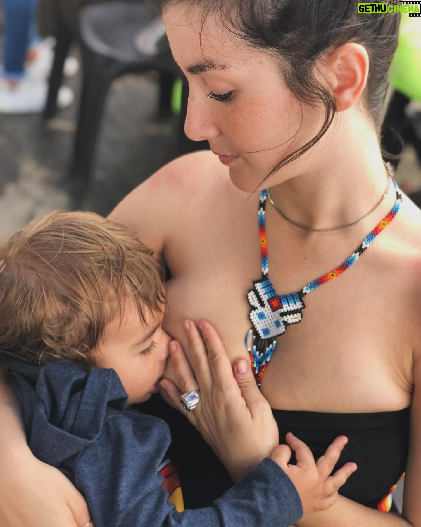 Eréndira Ibarra - 20.6K Likes - #LaMamaDeRocco
.
El nació y me dio vida a mi.
.
Soy madre y me sostengo gracias a mi red que cría conmigo. Me siento acompañada y agradecida, GRACIAS INFINITAS ROCCO.
.
.
#ChamitoCandela #LosMios