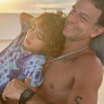 Eréndira Ibarra Instagram - These smiles are my forever valentine. De un after salió la mirada más clara… gracias @elpanafredd por voltearme a ver y por construir conmigo sueños extraordinarios alcanzables. Amo a nuestra familia y la fuerza y el amor con el que hemos luchado para sostenernos ante todas las adversidades. El amor bonito es aquel que se cuida, se incomoda, se ajusta y se trabaja. Y así en las sonrisas y en la calma se contagia y se expande. No soy muy de Vday pero estos dos se merecen todos los días celebración por sostenerme y aguantarme. Te amo @elpanafredd te amo #ChamitoCandela #TamosJuntxs