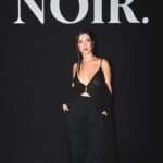 Eréndira Ibarra Instagram - Gracias @_noirmagazine por una noche mágica rodeada de familia querida. La pasamos sabroso. . Y gracias @neithanherbert por este hermoso look. 🖤🖤🖤 . . . #OnlyForTheBold