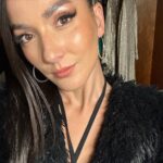 Eréndira Ibarra Instagram - #AboutLastNight echándole porras a toda la banda en esta nueva aventura. No se pierdan #ElZorro en @amazonprime 🤍 #Z @instapizzo @cuauhtli_jimenez @dalia_xiuhcoatll @rennotni @andruchis @alosian les amo y les celebro! @karime_gomez21 mua y pelo (rifándose como siempre) Body @evauriasmx pantalones @zurce__