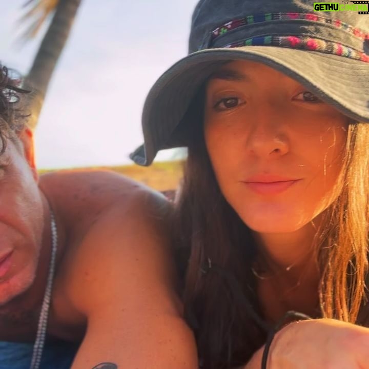 Eréndira Ibarra Instagram - Pilas recargadas. #aComerseElMundo . . . #FamilyTime #TamosJuntxs #FE #PXM4Life #FlowThroughUntilYouBreakthrough . . . Meme de @punk_y_cursi 🤍 . . . 🌊🤍🫂✨
