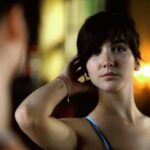Eréndira Ibarra Instagram - Por tantos días que no me vi, no me entendí, no me cuide. Hoy prometo ser ferozmente tierna conmigo, sostenerme y verme clara y amorosamente. Ella que fui, es mi fuerza para ser hoy. Por todas las veces que la lastime… hoy me protejo. . . #TheNewParadigmIsToRise #FlowThroughUntilYouBreakthrough #RadicalAndRevolutionarySelfLove . . 📸 @bkheadshots . Meme by mi @punk_y_cursi